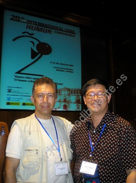 Con el conferenciante Wong Sin On de Malasia en Alcala.jpg