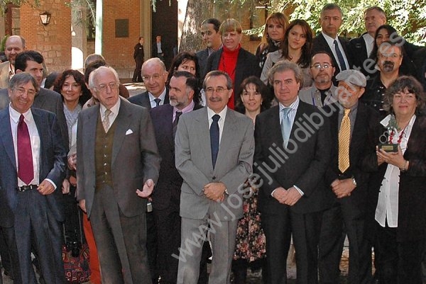 Humoristas con Minisatro Cultura y Rector Univ de Alcala en Premio Quevedos 2008.jpg