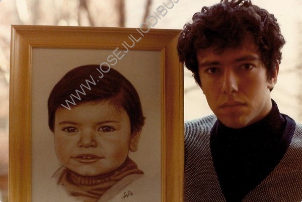 Foto con retrato de mi ahijado Raul a los 20 aos.jpg