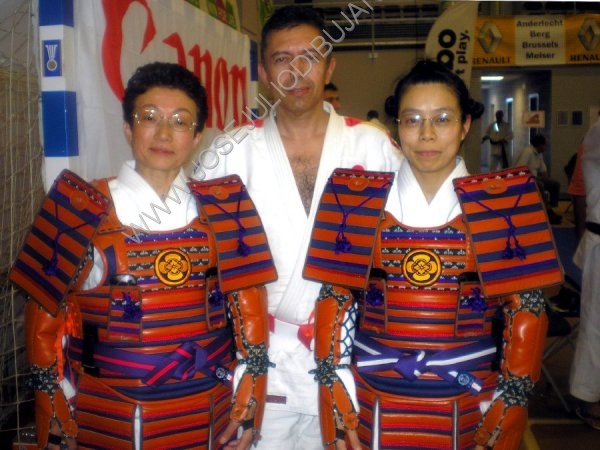Con pareja japonesa campeona en Koshiki En Bruselas World Masters Judo Kata-08 .jpg