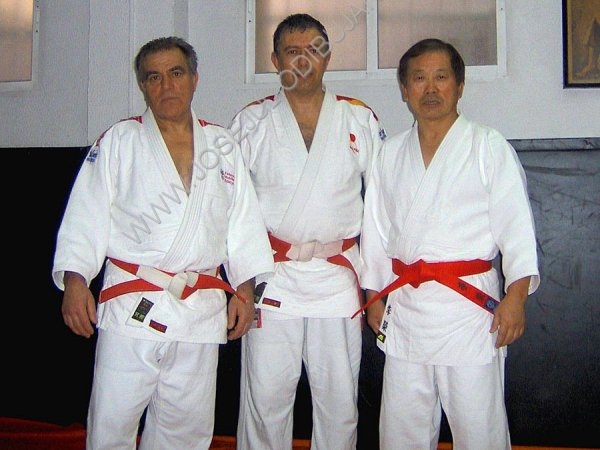 Con Maestros Macario y Lee.jpg